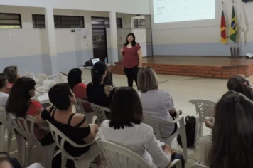 Secretaria de educação realiza palestra sobre educação fiscal para os professores municipais.